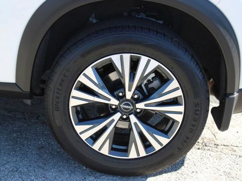 Used 2023 Nissan Rogue SV FWD image 7