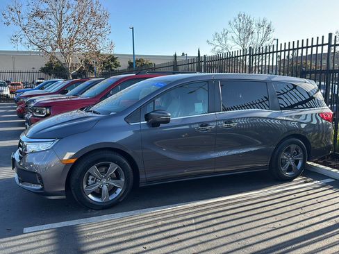 Certified 2023 Honda Odyssey EX image 3