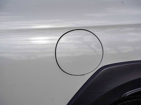 Used 2023 Subaru Outback Premium image 11