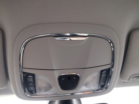 Used 2020 Jeep Cherokee Latitude Plus w/ Comfort/Convenience Group image 5