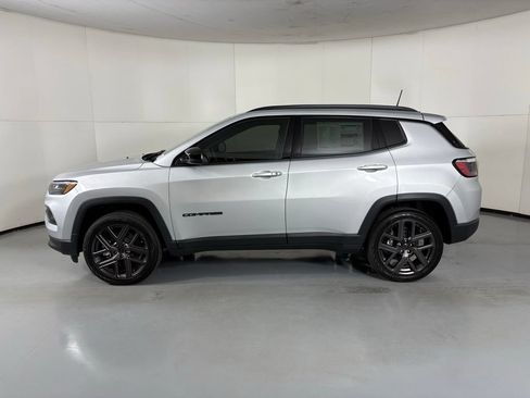 New 2026 Jeep Compass Latitude w/ Sun and Sound Group AWD/4WD image 5