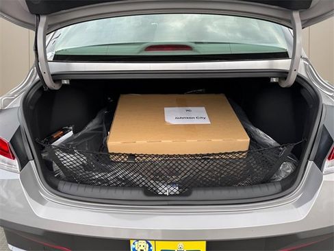 New 2025 Hyundai Elantra SEL image 11