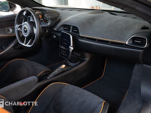 Used 2025 McLaren Artura Spider RWD image 28