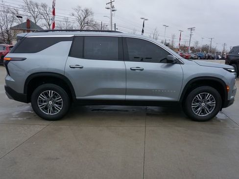 Certified 2025 Chevrolet Traverse LT w/ Driver Confidence Package image 9