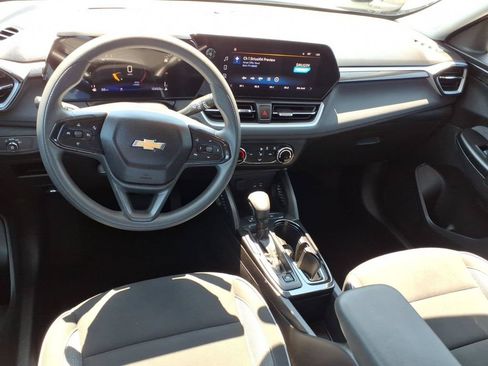Used 2024 Chevrolet TrailBlazer LS w/ LS Convenience Package FWD image 9