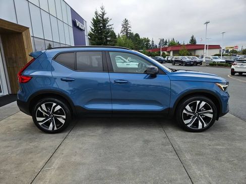 Certified 2024 Volvo XC40 B5 Plus w/ Protection Package Premier AWD/4WD image 4