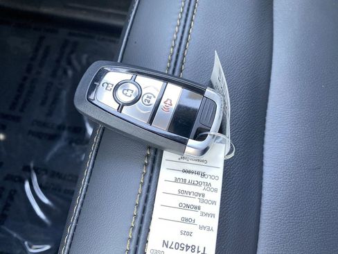 New 2025 Ford Bronco Badlands w/ Sasquatch Package image 38