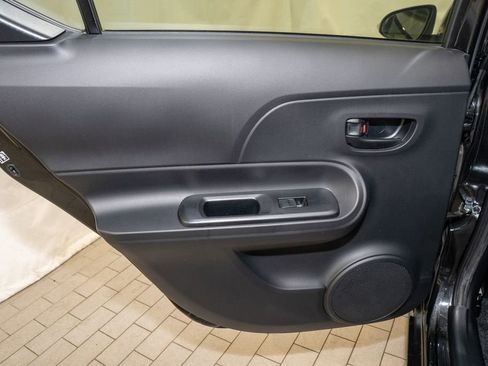 Used 2016 Toyota Prius C One image 8