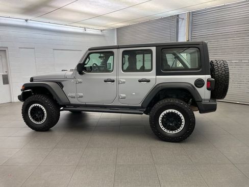 Used 2018 Jeep Wrangler Unlimited Sport AWD/4WD image 6