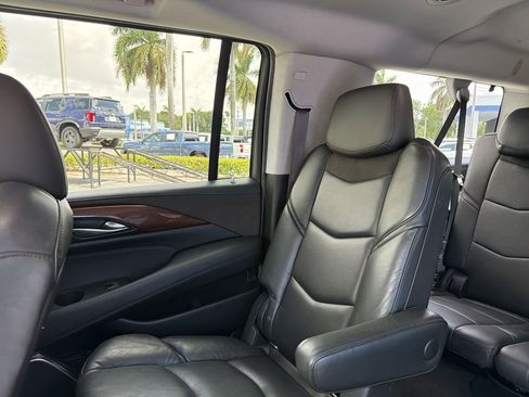 Used 2019 Cadillac Escalade ESV Luxury RWD image 13