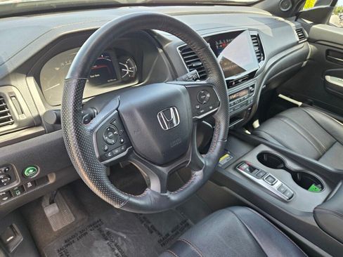 Certified 2024 Honda Passport TrailSport image 12