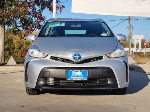 Used 2016 Toyota Prius V Two image 2