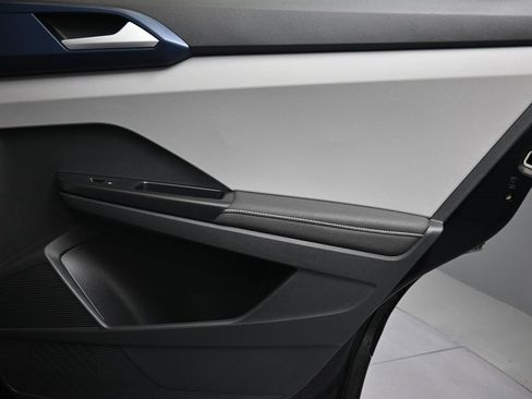 Certified 2024 Volkswagen Taos SE image 14