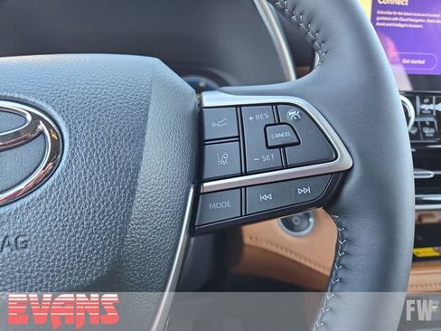 Certified 2026 Toyota Highlander Platinum AWD/4WD image 17