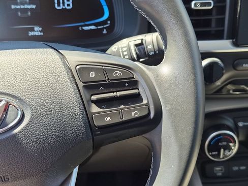 Used 2025 Hyundai Venue SEL FWD image 22