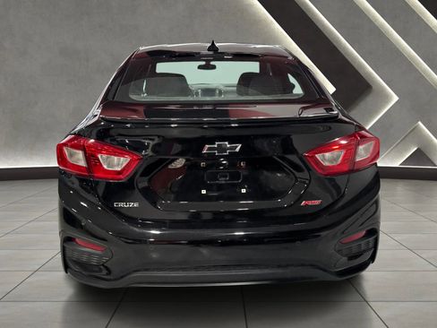 Used 2019 Chevrolet Cruze LT w/ Convenience Package FWD image 4