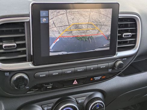 Used 2025 Hyundai Venue SEL FWD image 17