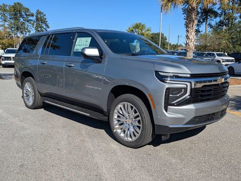 New 2026 Chevrolet Suburban LS image 2