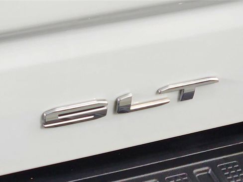 Used 2025 GMC Sierra 1500 SLT image 40