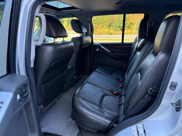 Used 2012 Nissan Pathfinder LE AWD/4WD image 18