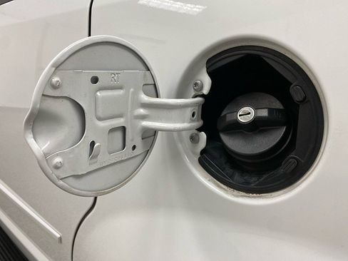 Used 2016 Dodge Grand Caravan SXT w/ UConnect Hands-Free Group image 28