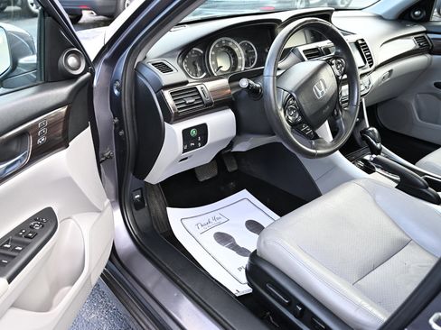 Used 2016 Honda Accord Touring image 9