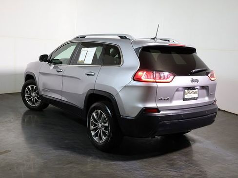 Used 2019 Jeep Cherokee Latitude Plus w/ Cold Weather Group AWD/4WD image 2