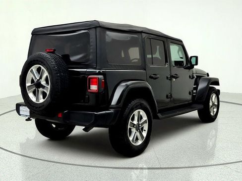 Used 2022 Jeep Wrangler Unlimited Sahara w/ Cold Weather Group AWD/4WD image 5