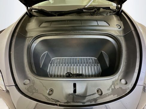 Used 2023 Tesla Model Y Long Range image 34