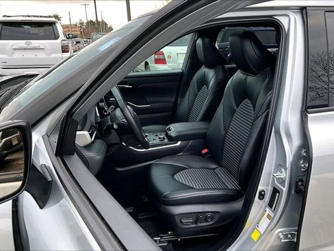 Certified 2024 Toyota Highlander XSE image 9