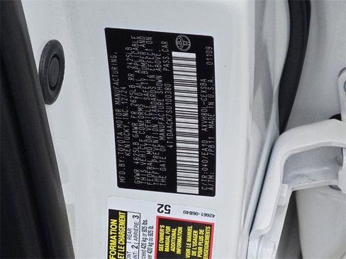 Used 2025 Toyota Camry SE w/ Convenience Package image 17