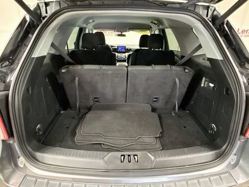 Used 2023 Ford Explorer XLT RWD image 25