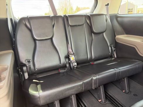 Used 2025 Kia Carnival FWD image 38