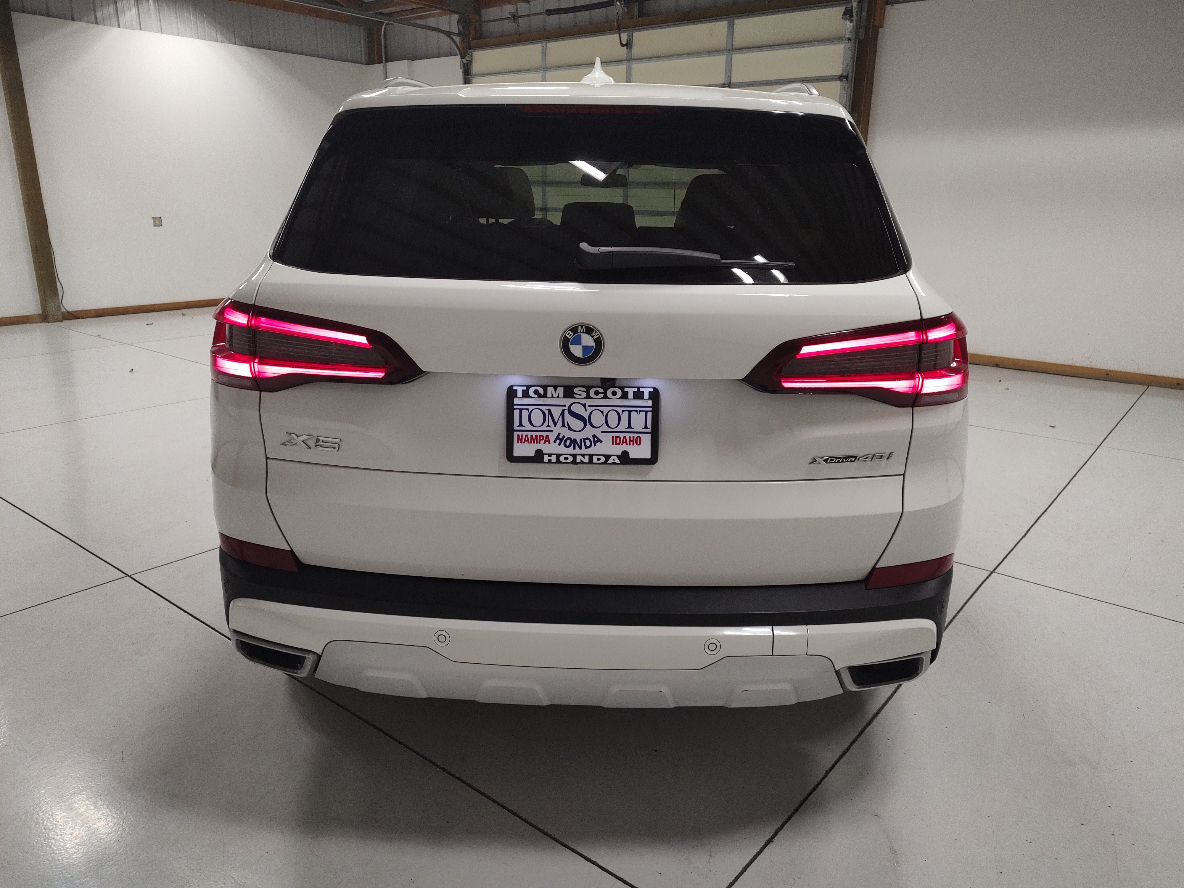 Used 2022 BMW X5 xDrive40i w/ Parking Assistance Package AWD/4WD image 12