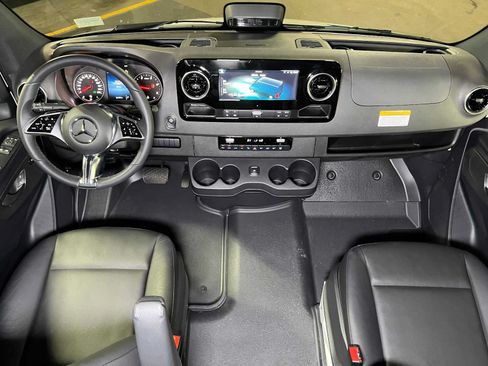 Used 2025 Mercedes-Benz Sprinter 2500 image 39