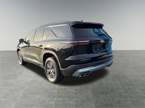 Used 2025 Chevrolet Traverse LT image 3