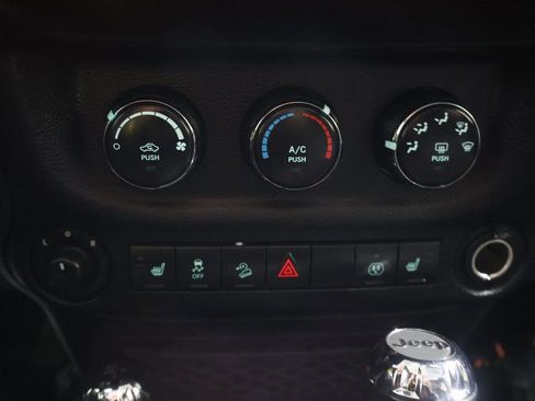 Used 2018 Jeep Wrangler Unlimited Sahara w/ Connectivity Group image 21