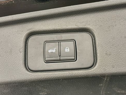 Used 2024 Nissan Pathfinder SL w/ Black Appearance Package AWD/4WD image 32