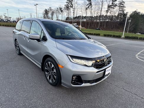 New 2026 Honda Odyssey Elite image 3