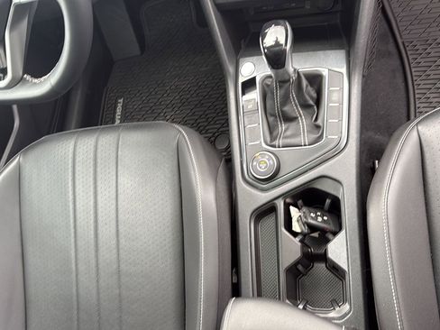 Used 2022 Volkswagen Tiguan SE image 39