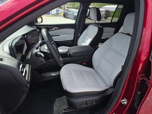 Used 2024 Chevrolet Traverse RS FWD image 9