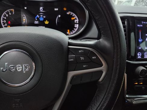 Used 2019 Jeep Grand Cherokee Altitude RWD image 26