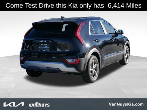 Certified 2025 Kia Niro EX image 3