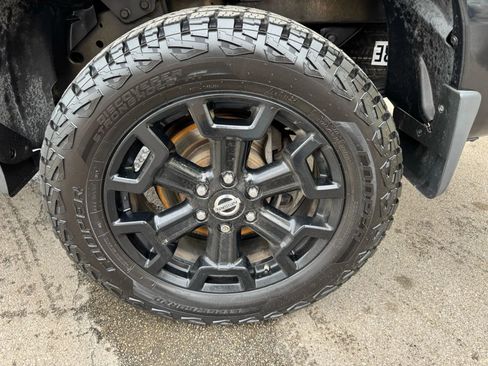 Used 2018 Nissan Titan SV w/ SV Convenience Package image 28