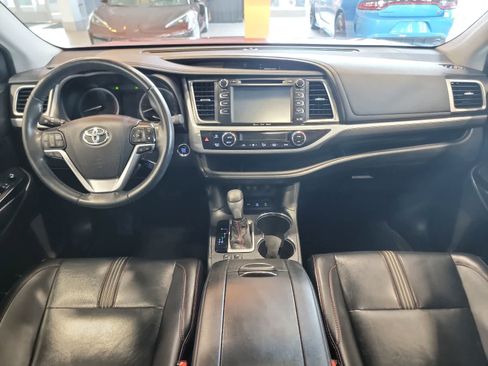 Used 2019 Toyota Highlander AWD V6 image 28