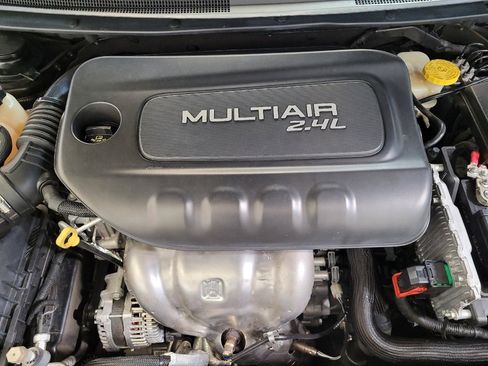 Used 2016 Chrysler 200 Limited image 30