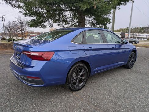 Used 2023 Volkswagen Jetta SE FWD image 4