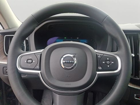 Used 2022 Volvo XC60 B5 Momentum AWD/4WD image 21