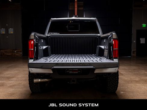 Used 2025 Toyota Tacoma TRD Off-Road image 9