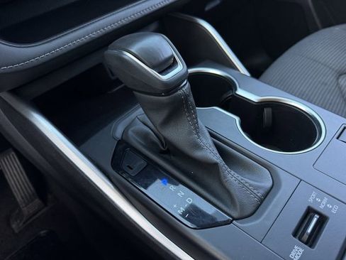 Used 2024 Toyota Highlander LE image 20